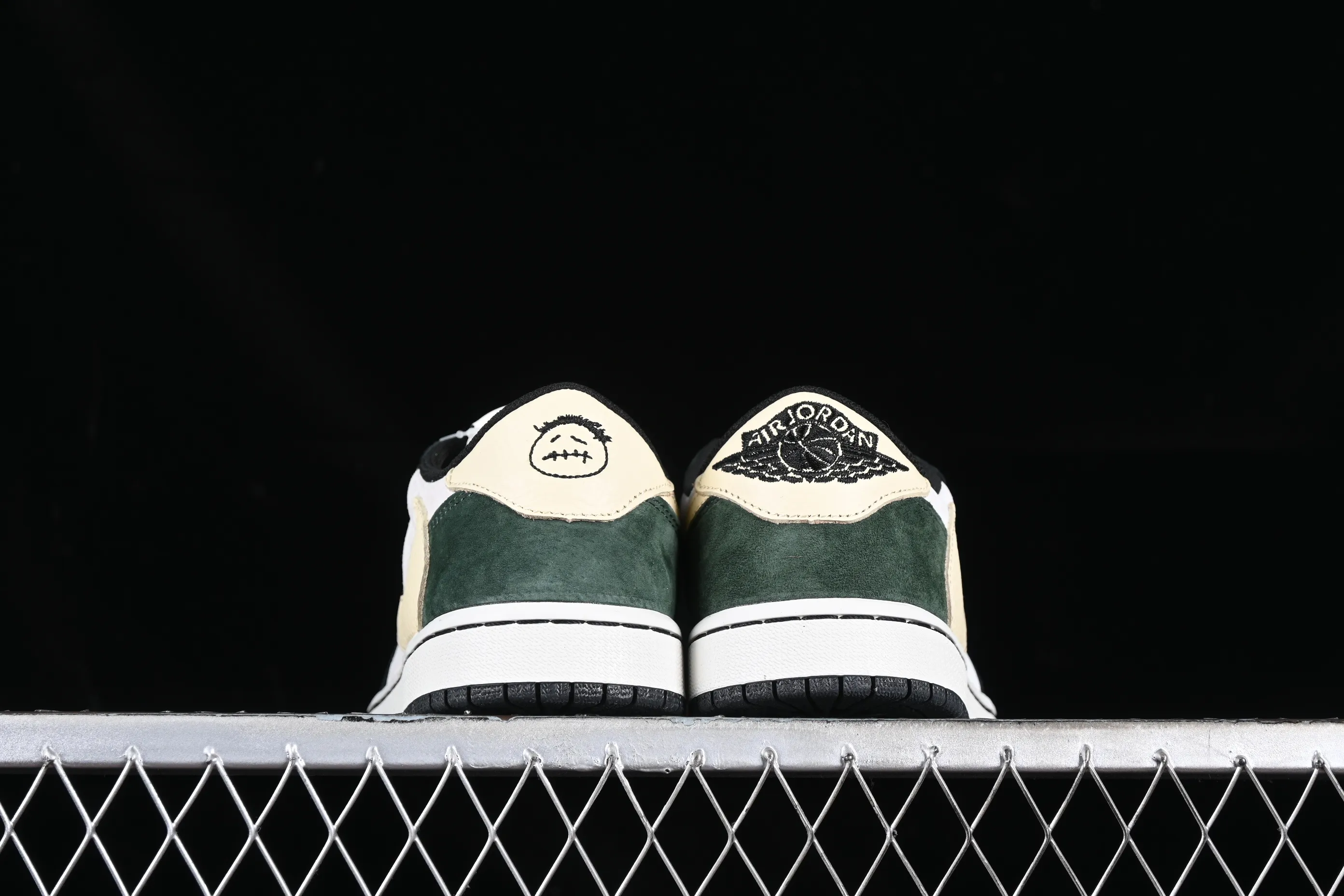 All Categories Air Jordan Jordan Series Basketball Shoes Air Jordan 1 Low Travis Scott x Air Jordan 1 Low OG AJ1 Joe 1 Reversed Overhook Joint Style Casual Sports Basketball Shoes DM7866-678